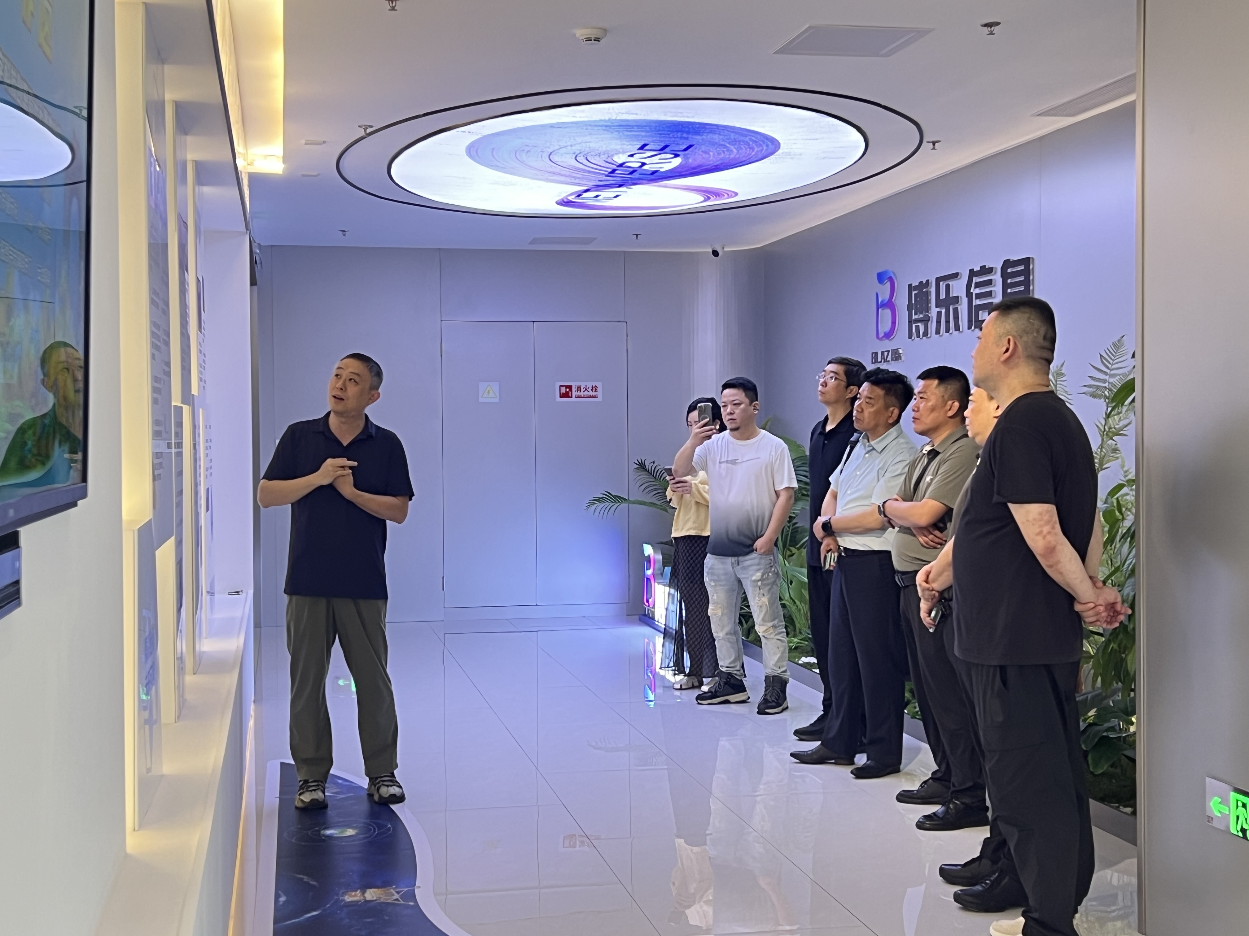 日喀则市投资促进局莅临博乐信息,共探数字技术赋能国防与民生新路径