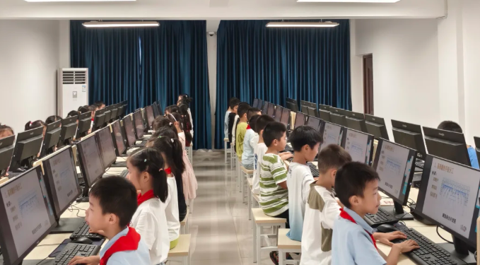 AI教育进校园:如何从“走过场”走向真落地?